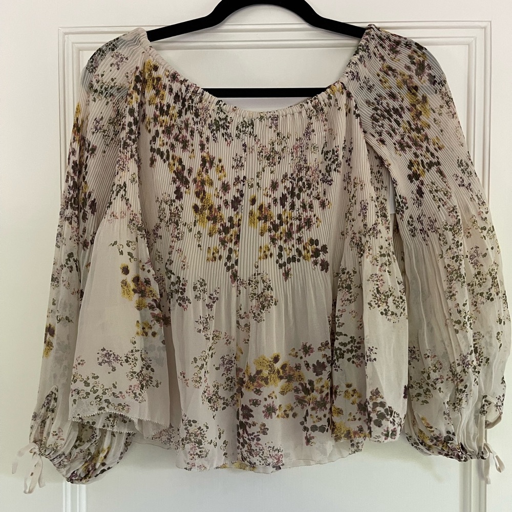 Aritzia Wilfred Floral Flowy Top. Size small. Brand new